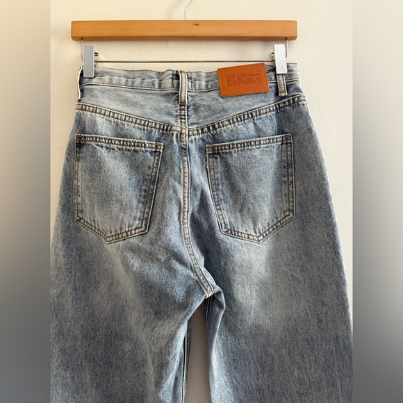 NWT Holly Mid Rise Straight Leg Asymmetric Jean Light Wash Denim, Size 0 - Picture 8 of 16